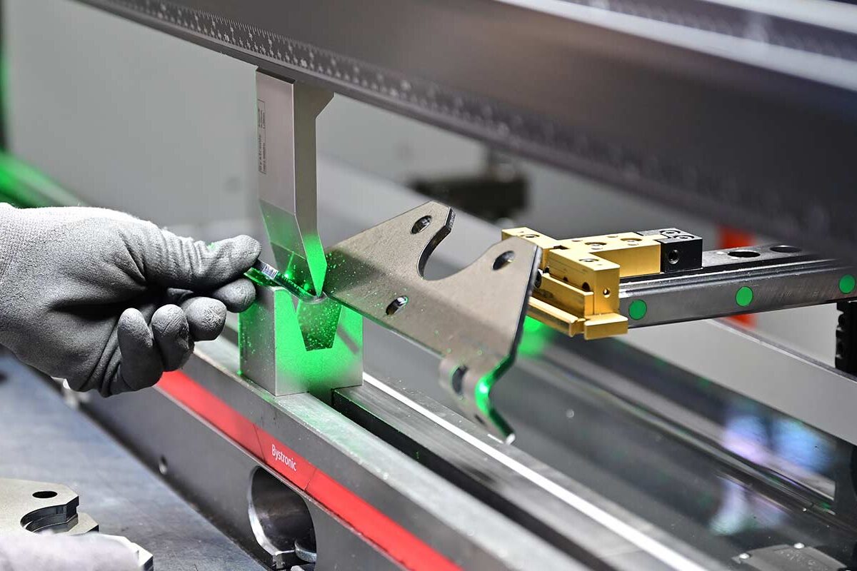 Blechbearbeitung-header Blechbearbeitung-header