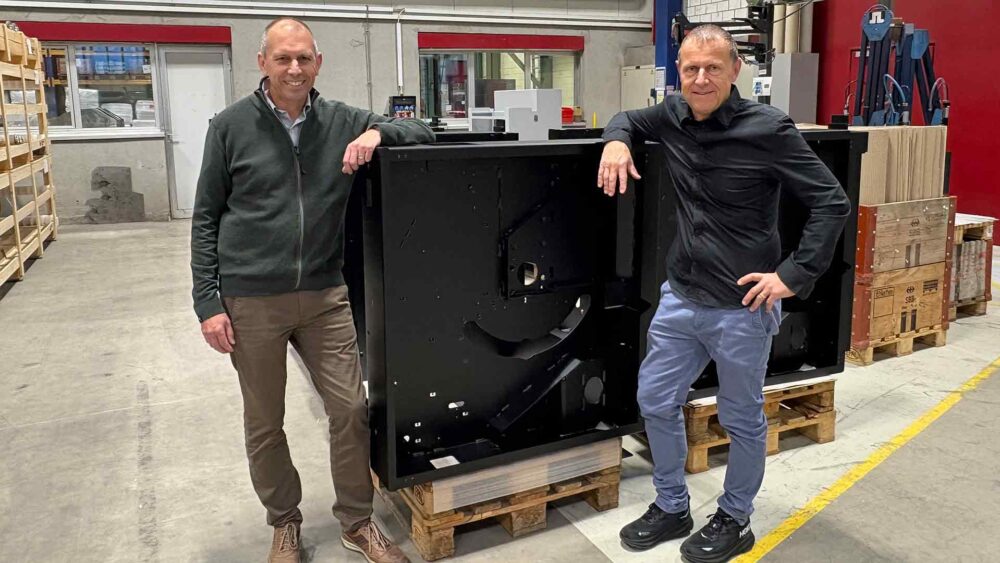 Herbert Wicki und Andreas Studer mit einem Rohständer.