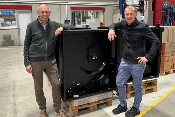 Herbert Wicki und Andreas Studer mit einem Rohständer.