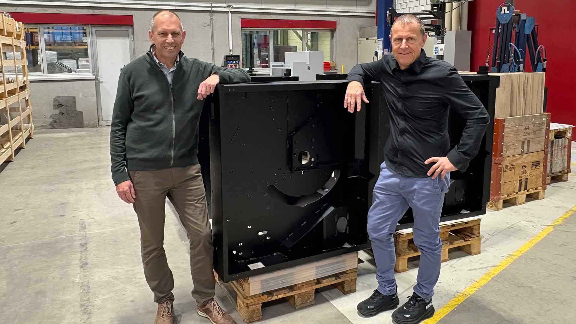 Herbert Wicki und Andreas Studer mit einem Rohständer.